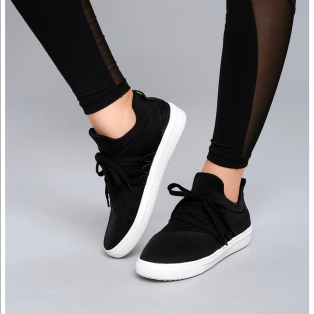 Like New Steve Madden Lancer Tennis Shoes